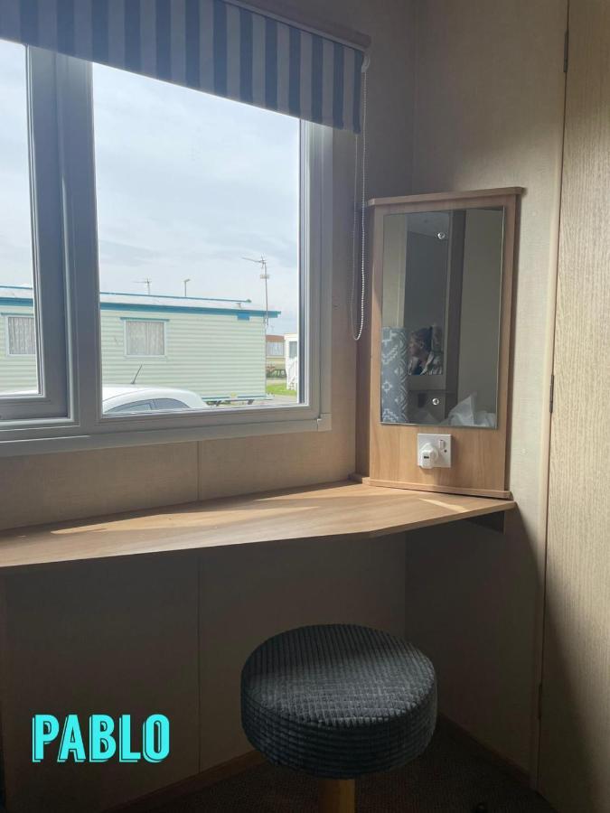 Towyn Six Berth En Suite Caravan Rhyl Exterior photo